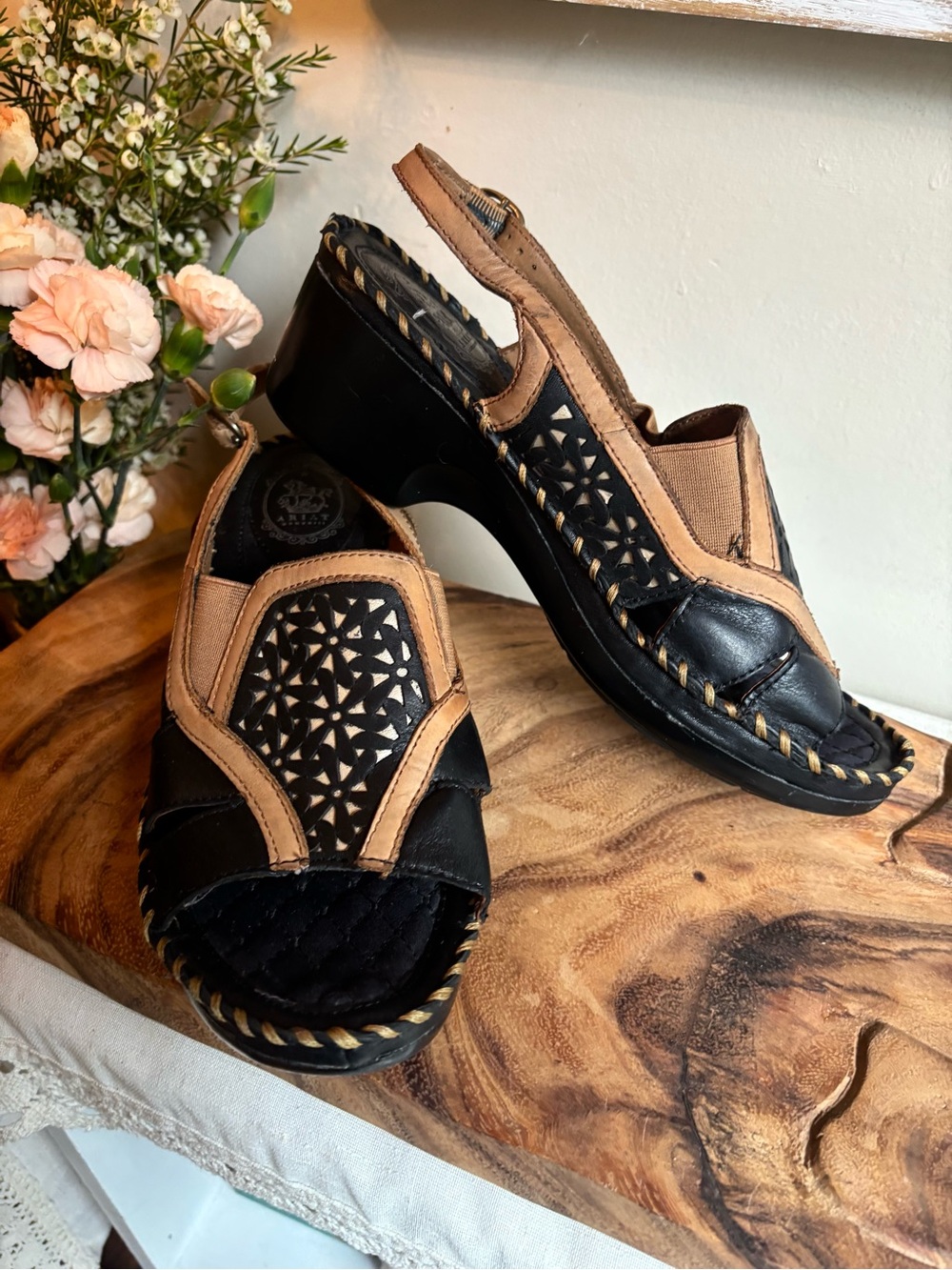 Ariat Black and Tan Cutout Leather Slingback Sandals Cushioned Footbed Strap